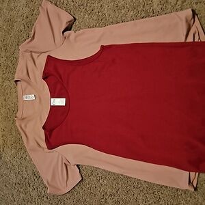 1 Zyia tank and 1 tshirt. Size L